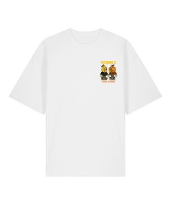Camiseta oversized blanca con ilustración de limón y naranja sonrientes, estilo pop-art con logo Isnach Clothing y mensaje “Vitamin C”.