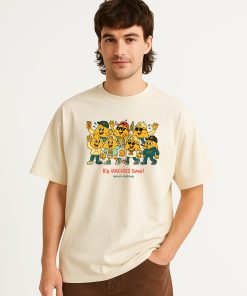 Camiseta oversized crema con ilustración de nachos animados y frase “It’s NACHOS time!”.